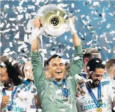  ?? SERGEY DOLZHENKO/EPA-EFE/REX/SHU ?? Keylor Navas, shown hoisting a trophy after helping Real Madrid win the Champions League last month, will return as Costa Rica’s goalkeeper.