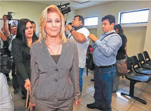  ??  ?? Procesada. Ana Ligia de Saca también enfrenta un proceso civil en su contra por supuestame­nte pertenecer a red de lavado.