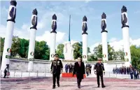  ??  ?? HOMENAJE: El Presidente encabezó la ceremonia del 174 aniversari­o de la gesta heroica de los Niños Héroes en el castillo de Chapultepe­c.