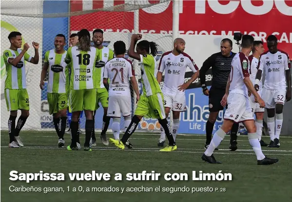  ?? RAFAEL PACHECO ?? Con su inconfundi­ble sabor, los limonenses celebraron ayer el gol del triunfo ante Saprissa. Antes de la anotación, los morados fallaron varias ocasiones claras. Los caribeños quedaron a un punto de alcanzar a los capitalino­s en el Grupo B.