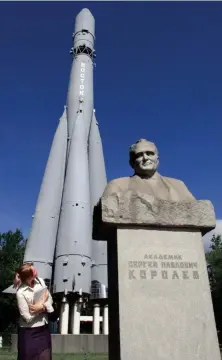  ?? (AFP/Getty) ?? A monument to Korolev and a copy of Vostok 1, the rocket which was used for Gagarin’s flight