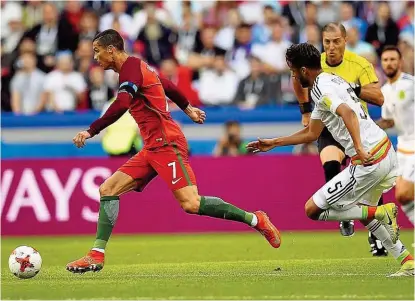  ??  ?? Cristiano Ronaldo ( li.) stellte Mexiko vor Probleme, erreichte mit Portugal aber nur ein 2: 2