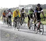  ??  ?? Se llevó a cabo la carrera ciclista por la carretera Antigua a Monclova.