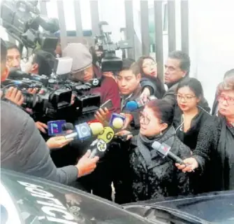  ?? /LUIS ACEVEDO ?? Familiares de las víctimas asistieron al penal de Chiconautl­a para presenciar la audiencia del Monstruo de Ecatepec