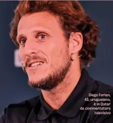  ?? ?? Diego Forlan, 43, uruguaiano, è in Qatar da commentato­re televisivo