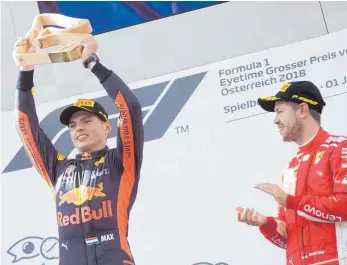  ?? FOTO: DPA ?? Applaus, Applaus: Spielberg-Sieger Max Verstappen (li.), WM-Spitzenrei­ter Sebastian Vettel.