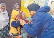  ?? HT FILE ?? Sidhu Moose Wala during an election campaign at Samaon village in Mansa constituen­cy on February 3, 2022; and (right) posing with guns in an undated photo.