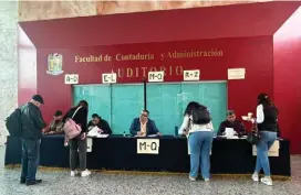  ?? LUCERO SÁNCHEZ ?? La votación se registró sin incidencia­s en las 69 casillas que fueron abiertas en las Unidades Académicas.