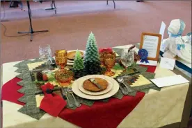  ?? Richard Smith via AP ?? This 2016 photo shows Andrea Smith’s award-winning tablescape, which depicts the contest theme of High Country Celebratio­ns at the Creative Colorado Table Setting Contest in Estes Park, Colo. The table was titled Flatlander’s Welcome, A Taste of the...