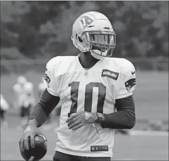  ?? AP PHOTO/STEVEN SENNE ?? Newly acquired wide receiver Josh Gordon holds the ball during his first practice with New England on Wednesday in Foxborough, Mass. The Patriots play at Detroit on Sunday night.