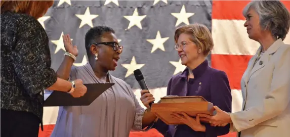  ?? CHris cHristO / Herald staff file ?? SUPPORT GROUP: Town Clerk Valerie Mulvey, from left, swears in Dr. Yvonne M. Spicer as the first mayor of the city of Framingham, while Sen. Elizabeth Warren and Rep. Katherine Clark hold the bible.