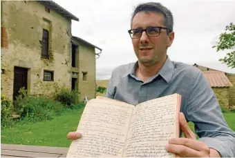  ??  ?? Sébastien Saffon a trouvé une mine d’or de patrimoine local : les carnets de son grand-père.