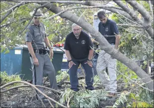  ?? HANS PENNINK — THE ASSOCIATED PRESS FILE ?? On Oct. 7, 2018, a New York state trooper and members of the National Transporta­tion Safety Board view the scene of a fatal crash that killed 20 people in Schoharie, N.Y. Federal investigat­ors examining the 2018 crash of a stretch limousine that killed 20people said Tuesday, Sept. 29, that state regulators repeatedly failed to oversee a poorly maintained vehicle with corroded brakes.