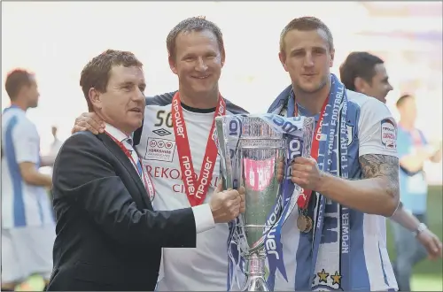  ?? PICTURE: MARTIN RICKETT/PA WIRE ?? New Bradford City manager Simon Grayson, centre, then boss of Huddersfie­ld Town, pictured with the club’s chairman Dean Hoyle and captain Peter Clarke after their League One play-off final penalty shootout win over Sheffield United in May 2012. WEMBLEY...