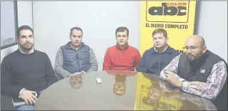  ??  ?? Los ingenieros Daniel González, Jorge Benítez, Adner Mareco, Rodrigo Ortiz y Óscar Roman, directivos de la nueva Asociación Paraguaya de Ingenieros Electromec­ánicos.