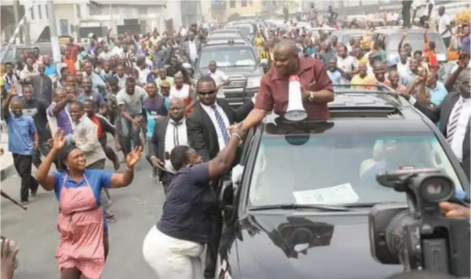  ??  ?? Wike celebratin­g his victory on the streets of Port Harcourt