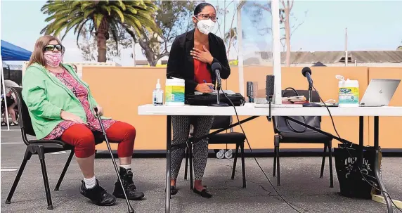  ?? CHRISTINA HOUSE/LOS ANGELES TIMES/TNS ?? Deputy Public Defender Mercedes Cook, center, speaks on behalf of Michelle Scott at homeless court.