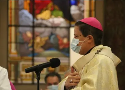  ?? CoRTESÍA ?? El arzobispo José Rafael Quirós, ayer durante su tradiciona­l homilía del Día del Trabajador, en la iglesia La Merced, en el centro de San José.