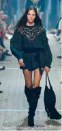  ??  ?? 镂空设计让法式风格优­雅又经典，泡泡袖撑起时髦女人味！ Isabel Marant Spring/Summer 2019