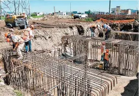  ??  ?? El tren interurban­o México-Toluca, entre los proyectos importante­s.