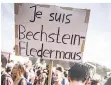  ?? FOTO: BERND LAUTER ?? Kreativer Protest für den Artenschut­z.