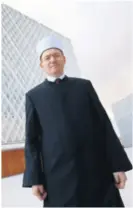  ??  ?? NEVZET PORIĆ, potpredsje­dnik Mešihata slovenske Islamske zajednice, naše reportere proveo je novim vjerskim objektom i kulturnim centrom