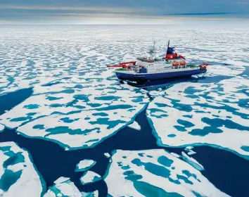  ?? Foto: Steffen Graupner/Alfred‰Wegener‰Institut, dpa ?? 389 Tage lang war das Forschungs­schiff „Polarstern“unterwegs.