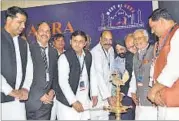  ?? HT PHOTO ?? Chief minister Akhilesh Yadav inaugurati­ng the 8th edition of footwear trade exhibition ‘Meet at Agra’ on Thursday.