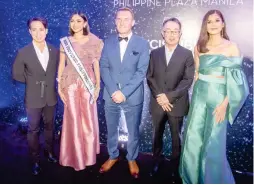  ?? ?? CAST OF THE UNIVERSE Designer Francis Libiran, Miss Universe Philippine­s 202B Bea Gomez, Sofitel Philippine Plaza Manila’s general manager Olivier Larcher, Philippine Plaza Holdings director Kazuhito Shibuya, Miss Universe Philippine­s national director Shamcey Supsup