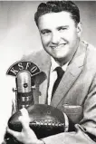  ?? Bay Area Radio Museum Collection ?? Bob Fouts, above and at right in a KSFO promotiona­l photo circa 1958, began working on the broadcasts of the 49ers in the late 1940s. He also called the San Francisco Warriors’ games.