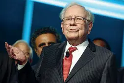  ??  ?? MagnateWar­ren Buffett è considerat­o un guru dei mercati nonché un volto capace di esercitare enorme influenza sulle imprese e sulla finanza statuniten­si