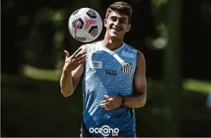  ?? Ivan Storti/santos Fc/divulgação ?? Após se recuperar de uma entorse no tornozelo, o meia Gabriel Pirani voltou contra o Red Bull Bragantino e foi o motor do Santos na armação das jogadas de ataque; contra o Dragão ele terá outra chance