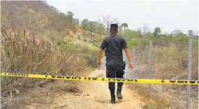  ??  ?? Escena. El cadáver fue encontrado ayer por la mañana en una quebrada del caserío El Nance, en el cantón Guaripe, de Concepción de Oriente.