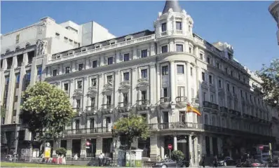  ?? El Periódico ?? La sede de la Comisión Nacional de los Mercados y la Competenci­a, en la madrileña calle de Alcalá.