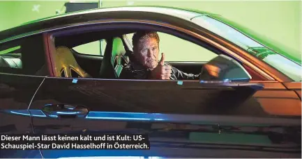  ??  ?? Dieser Mann lässt keinen kalt und ist Kult: USSchauspi­el- Star David Hasselhoff in Österreich.