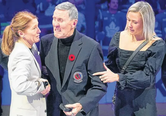  ?? USA TODAY SPORTS ?? Toronto Maple Leafs alumni and Hall of Famer Borje Salming and his wife Pia have an emotional moment before a game between the Vancouver Canucks and Toronto Maple Leafs at Scotiabank Arena, Nov. 12.