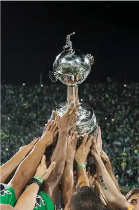  ?? FOTO ?? Un total de 47 clubes de 10 países competirán por ganar el trofeo de la Copa Libertador­es 2018.