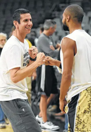  ?? Billy Calzada / Staff photograph­er ?? James Borrego, left, developed a great relationsh­ip with guard Patty Mills when he was an assistant coach for the Spurs. Borrego returns to San Antonio as Charlotte’s head coach tonight.