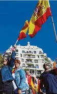 ?? Foto: afp ?? Spaniens Fahnen in Barcelona vor einem Haus, das der berühmte katalanisc­he Ar chitekt Antoni Gaudi baute.