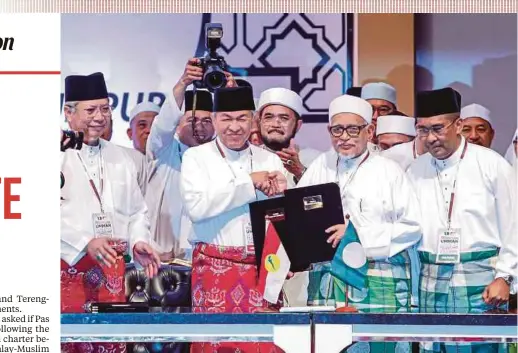  ?? PIC BY AIZUDDIN SAAD ?? Pas president Datuk Seri Abdul Hadi Awang (front row, second from right) and Umno president Datuk Seri Dr Ahmad Zahid Hamidi (front row, second from left) at the signing of the National Consensus Charter in Kuala Lumpur yesterday.