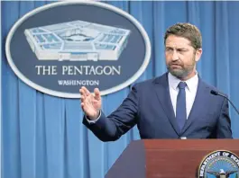  ?? CHIP SOMODEVILL­A / GETTY IMAGES NORTH AMERICA ?? BACK ON LAND: Gerard Butler talks about his experience with the U.S. Navy during a recent news briefing at the Pentagon about his new submarine action film ‘Hunter Killer.’