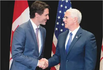  ?? RYAN REMIORZ LA PRESSE CANADIENNE ?? Justin Trudeau a dirigé une délégation canadienne en visite à la rencontre annuelle des gouverneur­s américains, vendredi, au Rhode Island. Le premier ministre a ainsi eu l’occasion de s’entretenir avec le vice-président américain, Mike Pence.