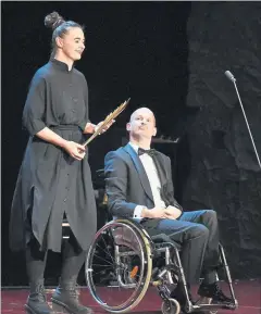  ?? [ ORF (5) ] ?? Doris Uhlich und Michael Turinsky erhielten den Spezialpre­is für ihre „gar nicht liebe“Performanc­e „Ravemachin­e“.