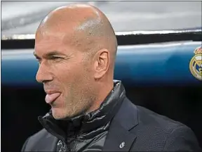  ??  ?? Zinédine Zidane pourrait lâcher son poste de coach au Real, en fin de saison.