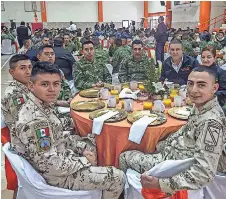  ?? ?? Elementos del Ejército Mexicano durante el convivio