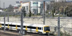  ??  ?? A Southeaste­rn commuter train passing through Ashford