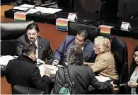  ??  ?? Propuesta. La senadora Olga Sánchez Cordero -derecha-, autora de la iniciativa, conversa con compañeros de bancada.