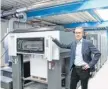  ?? Foto: M. Donno ?? Blick auf die neue Druckmasch­ine mit Geschäftsf­ührer Tobias Bairle.