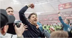  ?? ?? HISTÓRICO. Xabi Alonso logró una épica hazaña al llevar al Bayer Leverkusen a un título que no conseguían con 119 años de historia.