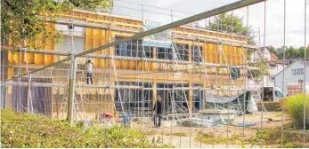  ?? FOTO: INGEBORG WAGNER ?? Der Cube: Der Neubau von Sporthalle und Mensa der Karlschule verteuert sich. Bislang standen Kosten von 2,17 Millionen Euro im Raum.